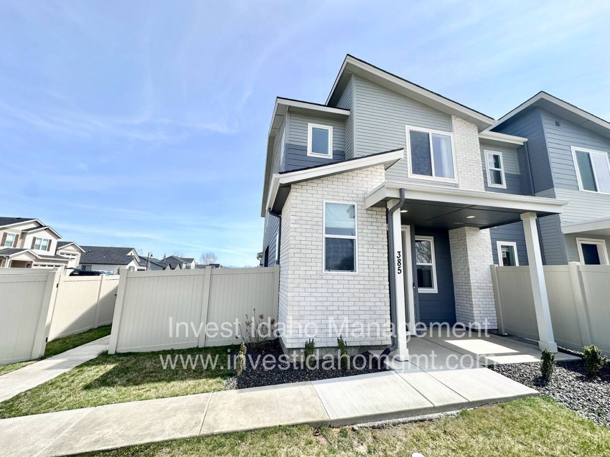Townhouse for rent at 385 N Stone Canyon Lane, Star, ID 83669