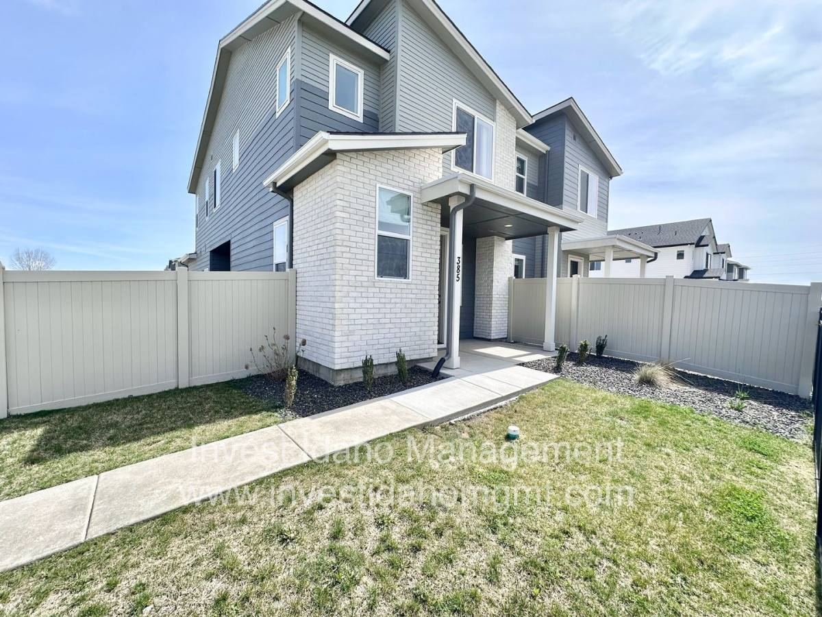 Townhouse for rent at 385 N Stone Canyon Lane, Star, ID 83669