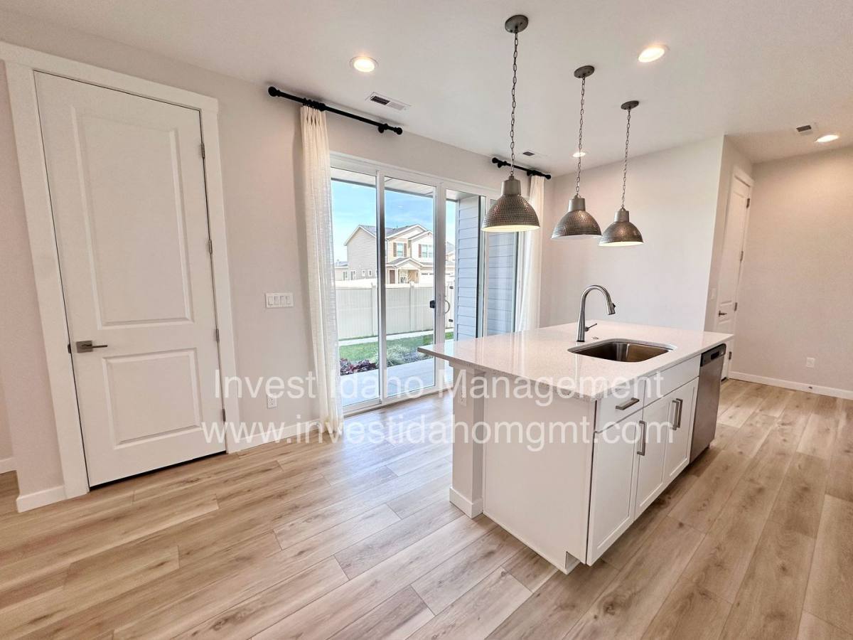 Townhouse for rent at 385 N Stone Canyon Lane, Star, ID 83669