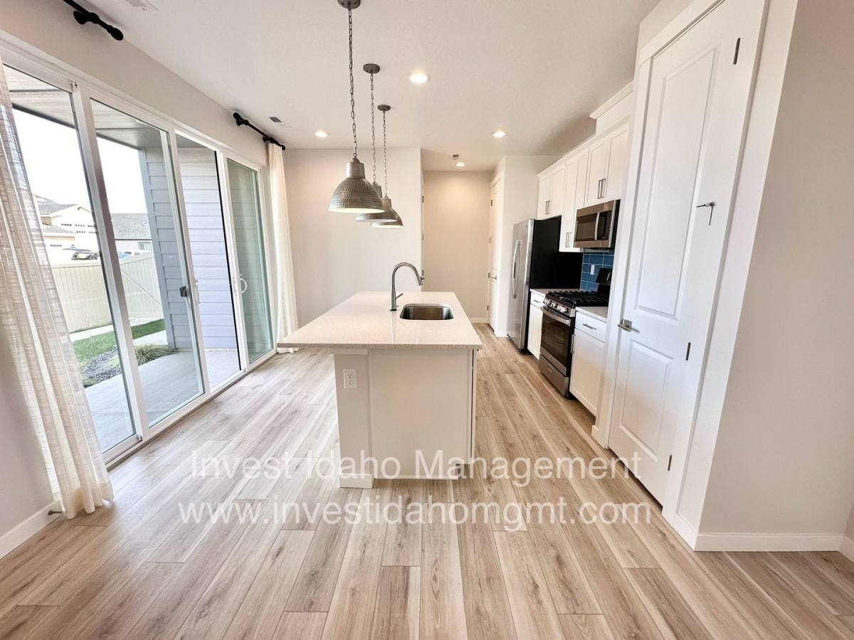 Townhouse for rent at 385 N Stone Canyon Lane, Star, ID 83669