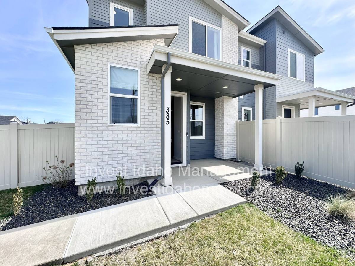 Townhouse for rent at 385 N Stone Canyon Lane, Star, ID 83669