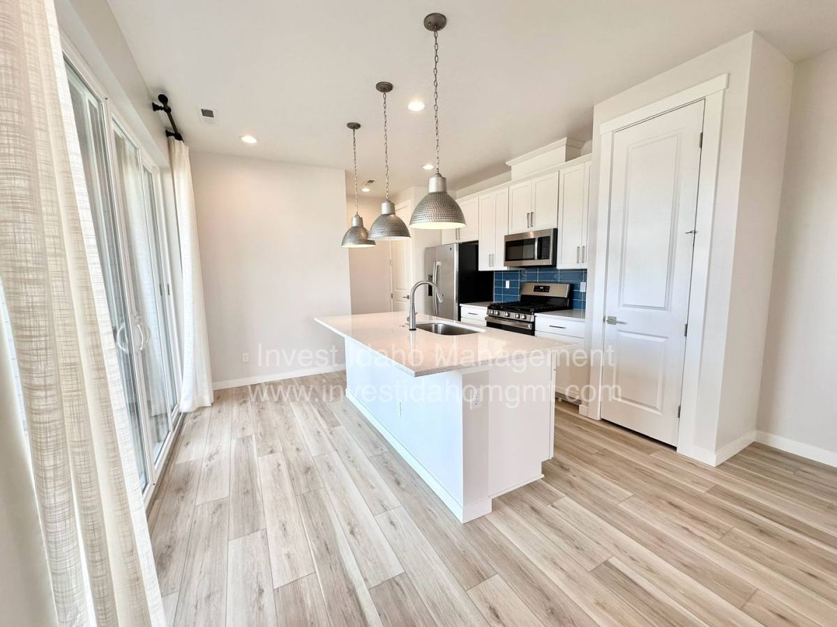 Townhouse for rent at 385 N Stone Canyon Lane, Star, ID 83669