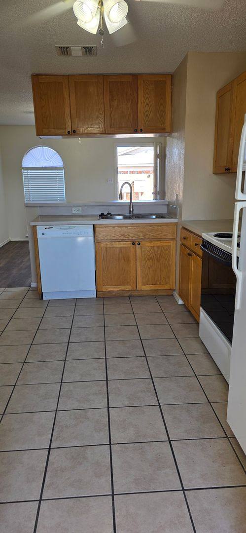 Apartment for rent at 2101 82nd St #OFC, Lubbock, TX 79423