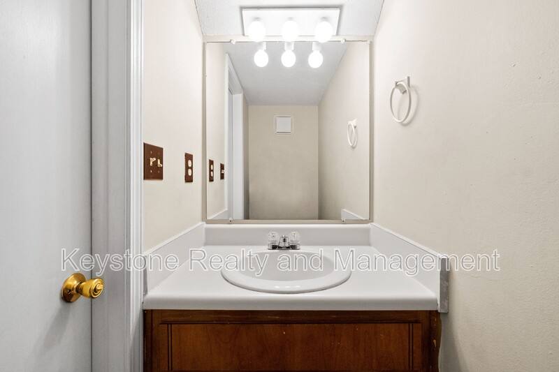 Townhouse for rent at 1630 Baltimore Dr, Clarksville, TN 37043