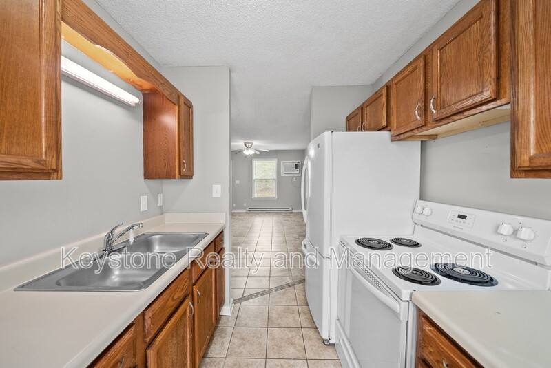 Apartment for rent at 191 Oak St #2, Clarksville, TN 37042