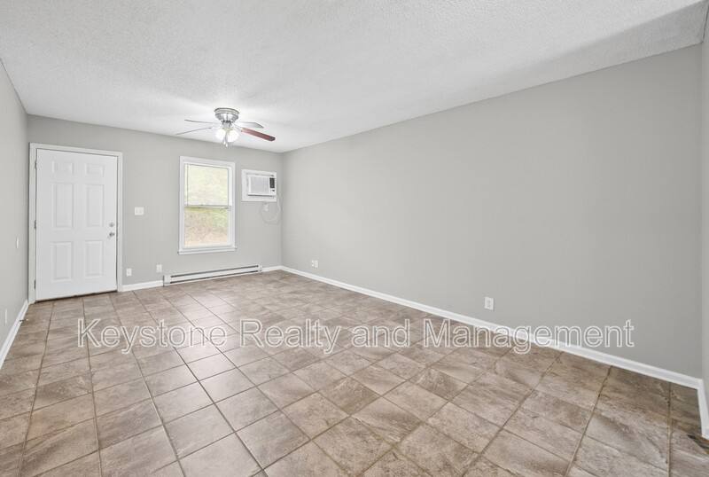 Apartment for rent at 191 Oak St #2, Clarksville, TN 37042
