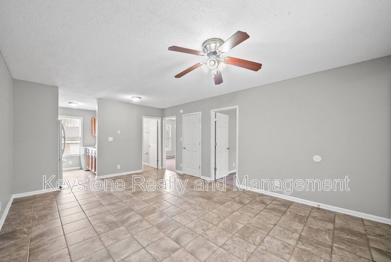 Apartment for rent at 191 Oak St #2, Clarksville, TN 37042
