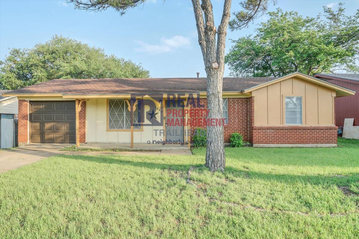 House for rent at 1424 Phillips St, Cleburne, TX 76033