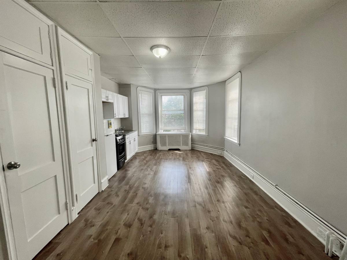 Apartment for rent at 1230 W Allegheny Ave #2R, Philadelphia, PA 19133
