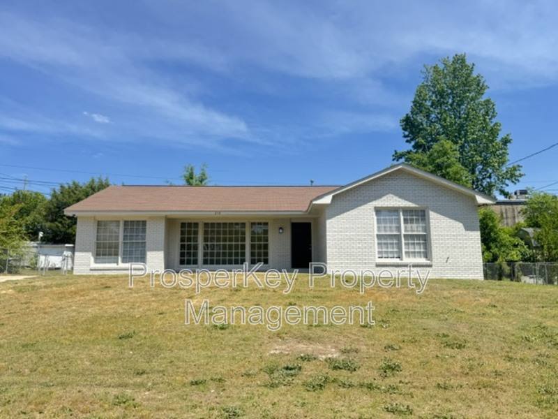 House for rent at 210 Playa Del Ray Dr, Columbus, GA 31906