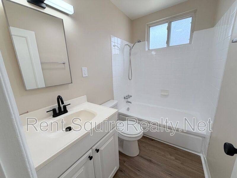 Apartment for rent at 355 S Aspan Ave #MIDDLE, Azusa, CA 91702