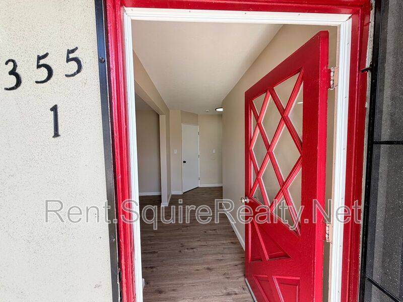 Apartment for rent at 355 S Aspan Ave #MIDDLE, Azusa, CA 91702