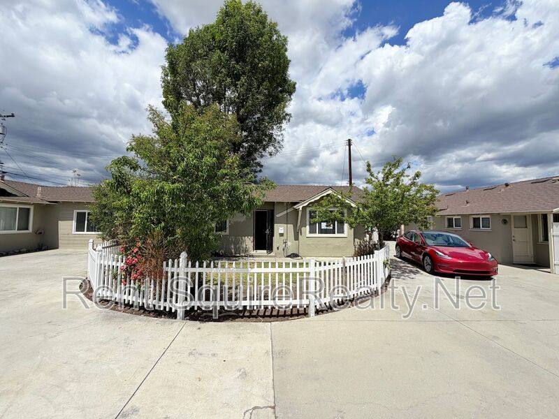 Apartment for rent at 355 S Aspan Ave #MIDDLE, Azusa, CA 91702