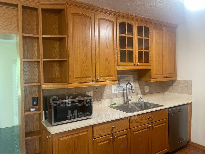 House for rent at 220 Avalon Rd, Venice, FL 34293