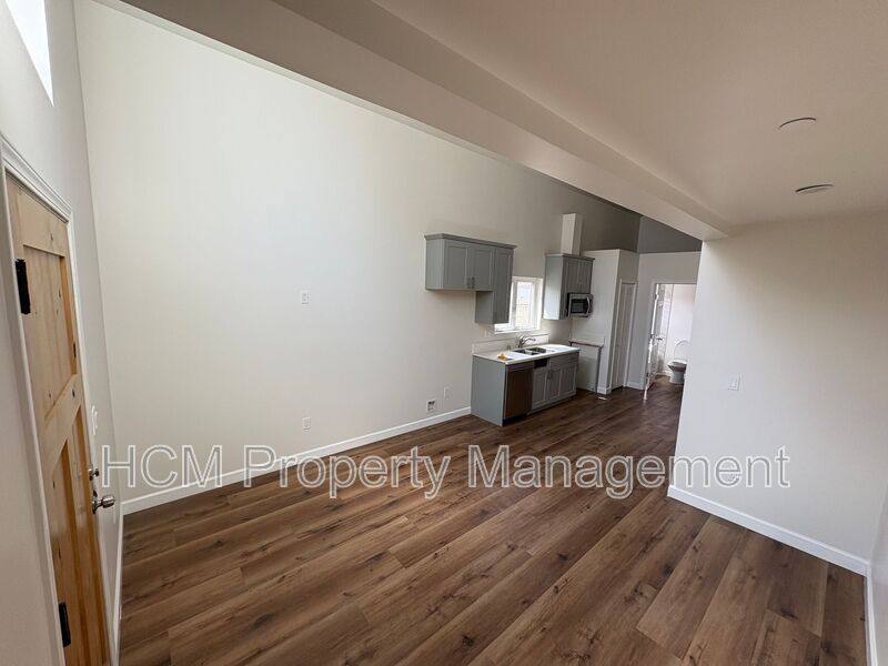 Townhouse for rent at 5507-5509 S Manhattan Place #5509 1 2, Los Angeles, CA 90062