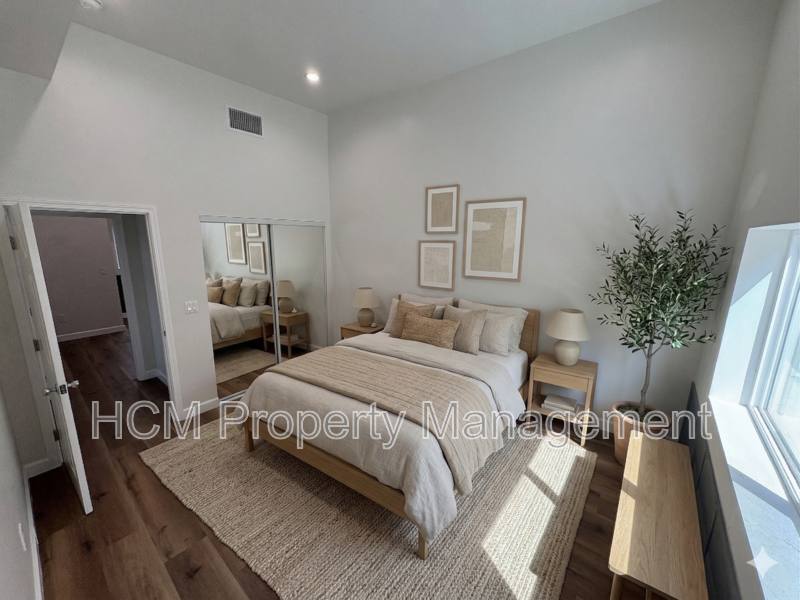 Townhouse for rent at 5507-5509 S Manhattan Place #5509 1 2, Los Angeles, CA 90062