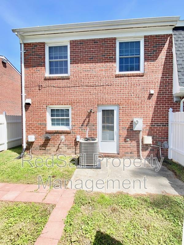 House for rent at 376 Susan Constant Dr, Newport News, VA 23608