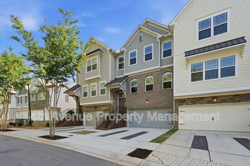 Townhouse for rent at 3403 Abbey Way, Gainesville, GA 30507