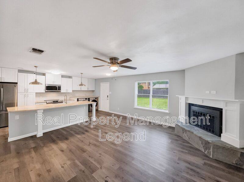 House for rent at 109 N Heights Dr, Crowley, TX 76036