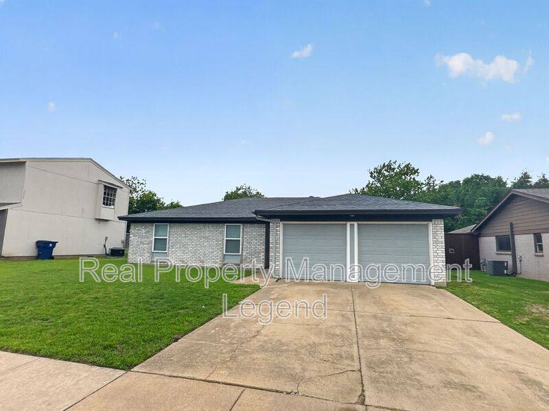House for rent at 109 N Heights Dr, Crowley, TX 76036