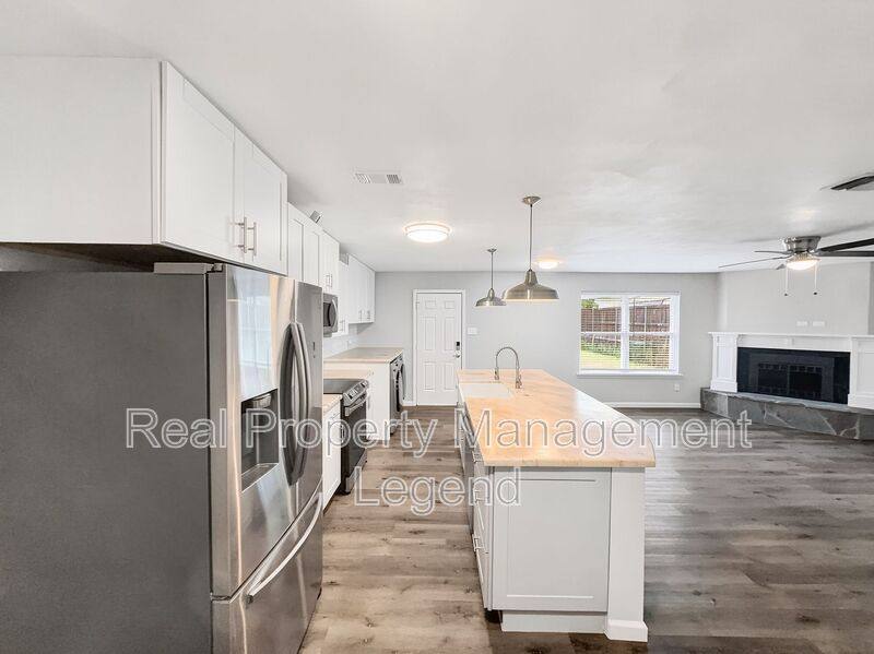 House for rent at 109 N Heights Dr, Crowley, TX 76036