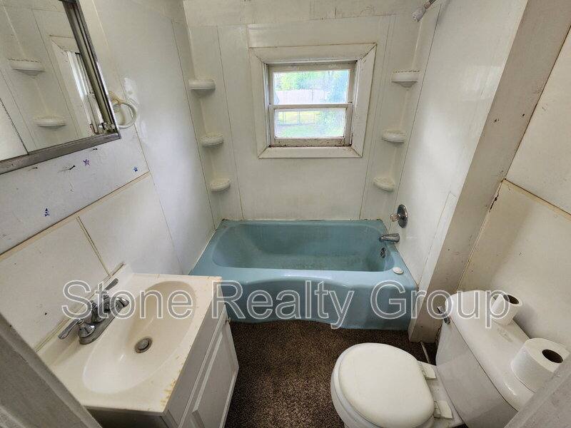 Apartment for rent at 2015 Washington Ave, Terre Haute, IN 47803
