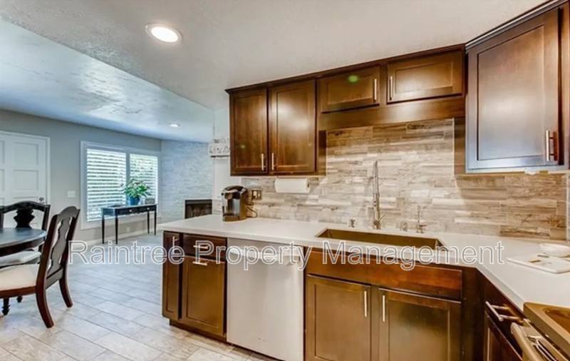 Townhouse for rent at 671 Ascot Dr, Vista, CA 92083