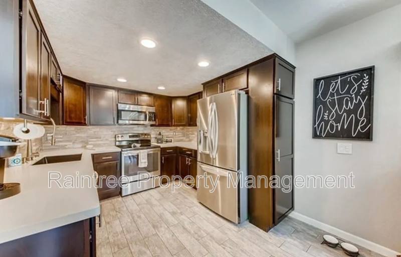 Townhouse for rent at 671 Ascot Dr, Vista, CA 92083