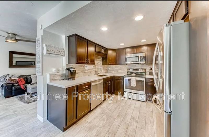 Townhouse for rent at 671 Ascot Dr, Vista, CA 92083