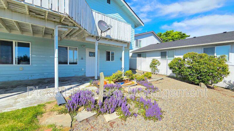Apartment for rent at 307 E 30th St, Bremerton, WA 98310