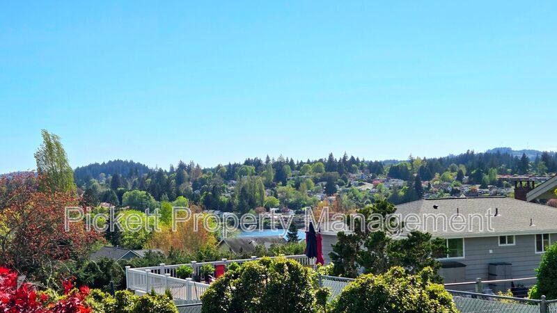 Apartment for rent at 307 E 30th St, Bremerton, WA 98310