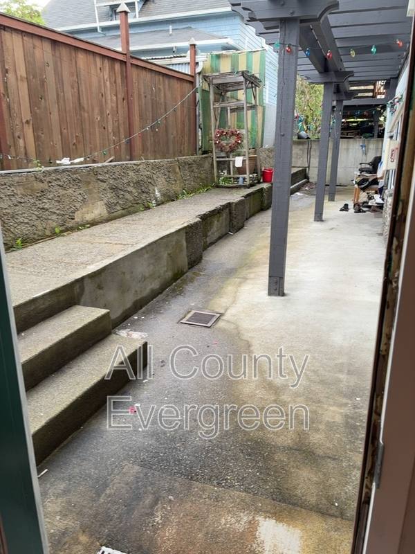 Apartment for rent at 1015 9th St #B, Bremerton, WA 98337