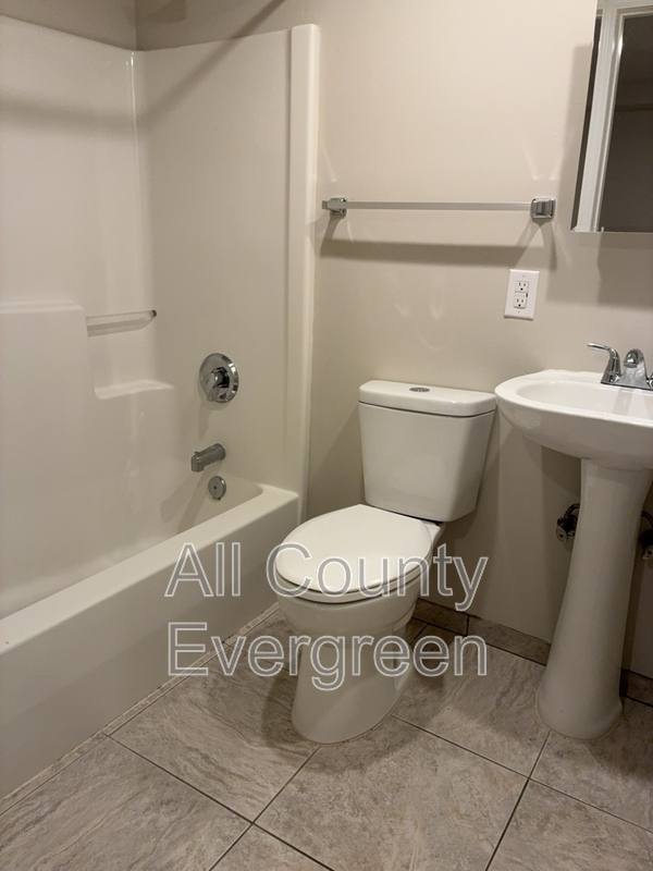 Apartment for rent at 1015 9th St #B, Bremerton, WA 98337