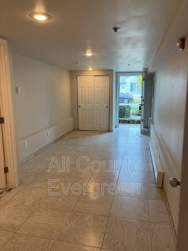 Apartment for rent at 1015 9th St #B, Bremerton, WA 98337