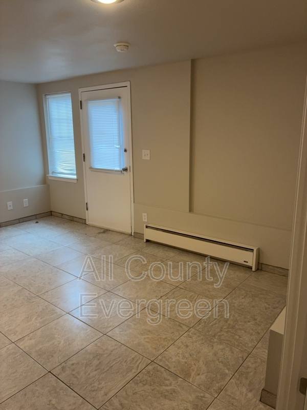 Apartment for rent at 1015 9th St #B, Bremerton, WA 98337