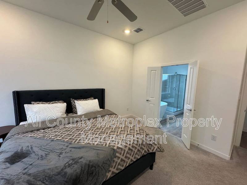House for rent at 229 Invermore Dr, Little Elm, TX 75068