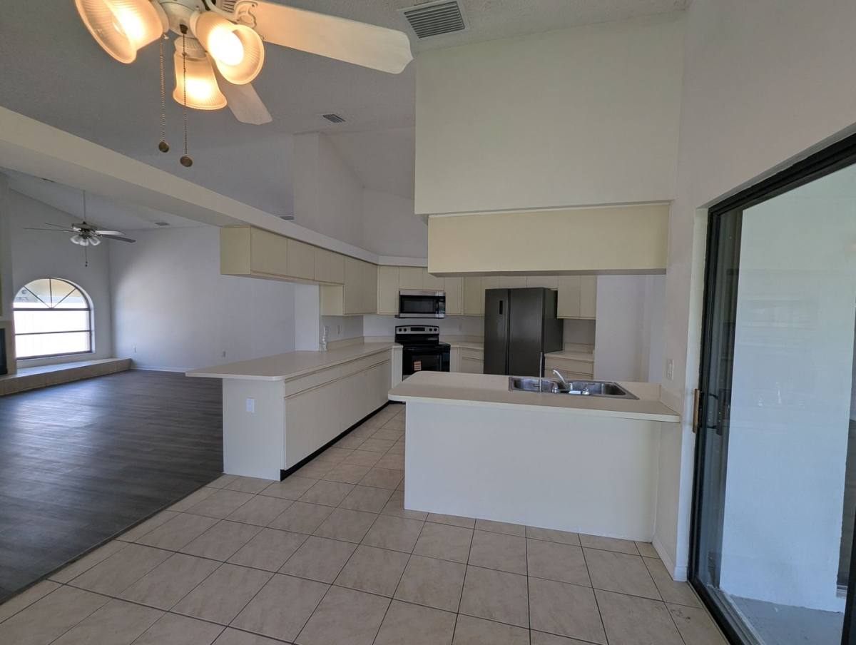 House for rent at 11322 Torrey Pines Dr, Riverview, FL 33579