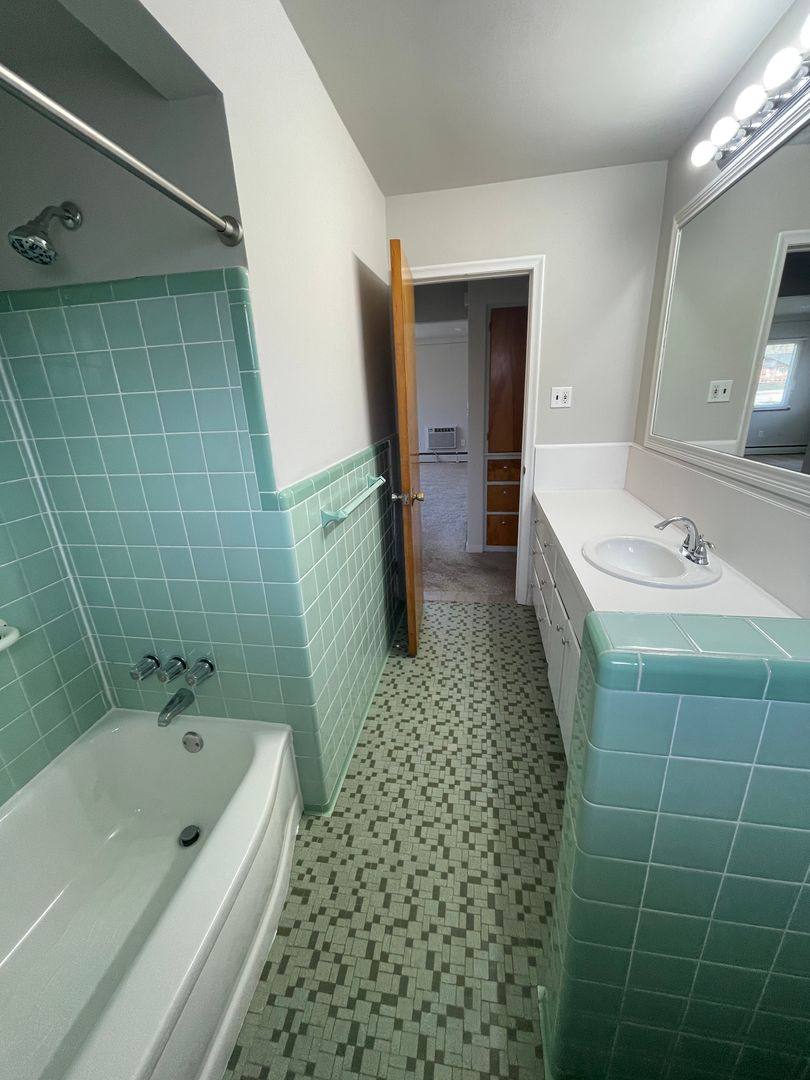 Apartment for rent at 3830 Devon Rd #1, Royal Oak, MI 48073