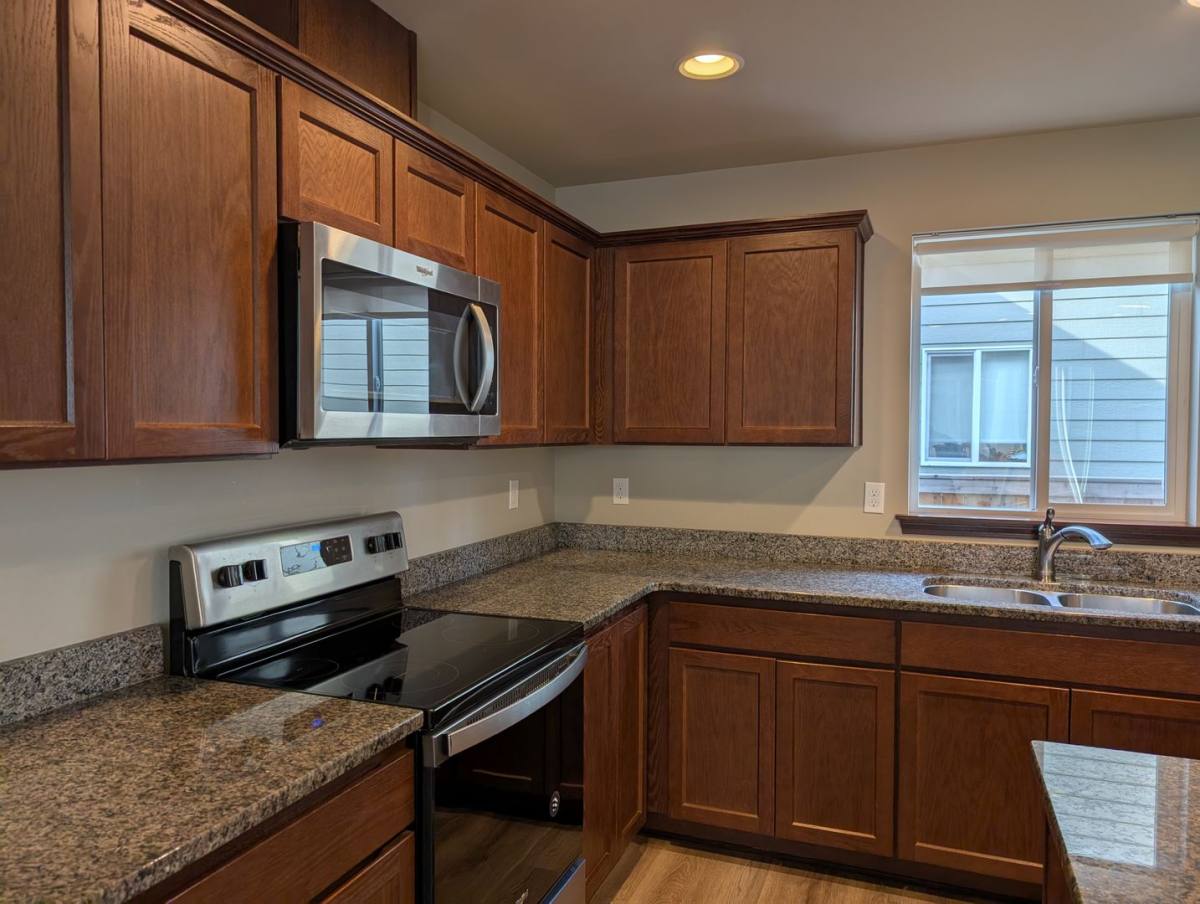 Townhouse for rent at 430 S Kansas Loop, East Wenatchee, WA 98802