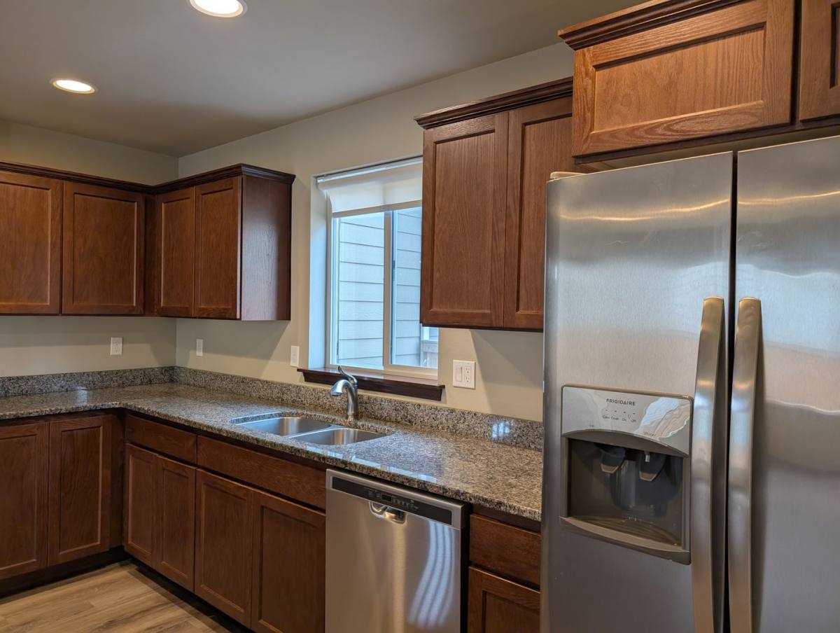Townhouse for rent at 430 S Kansas Loop, East Wenatchee, WA 98802