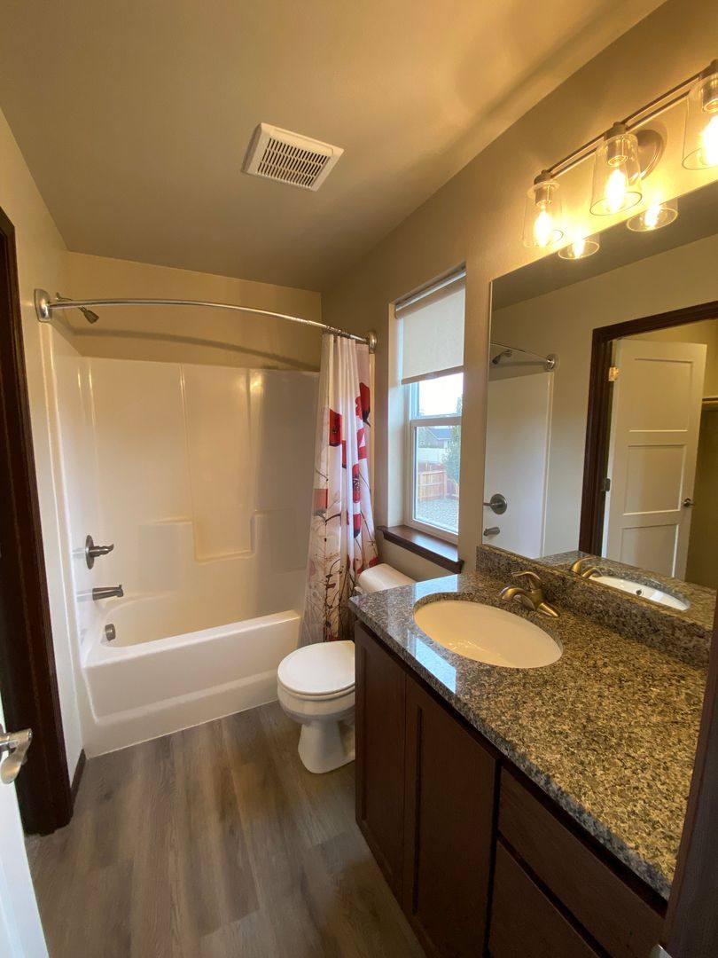 Townhouse for rent at 430 S Kansas Loop, East Wenatchee, WA 98802