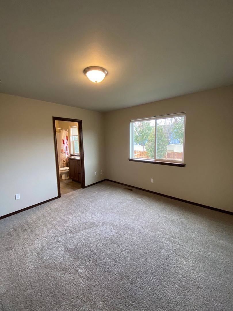 Townhouse for rent at 430 S Kansas Loop, East Wenatchee, WA 98802
