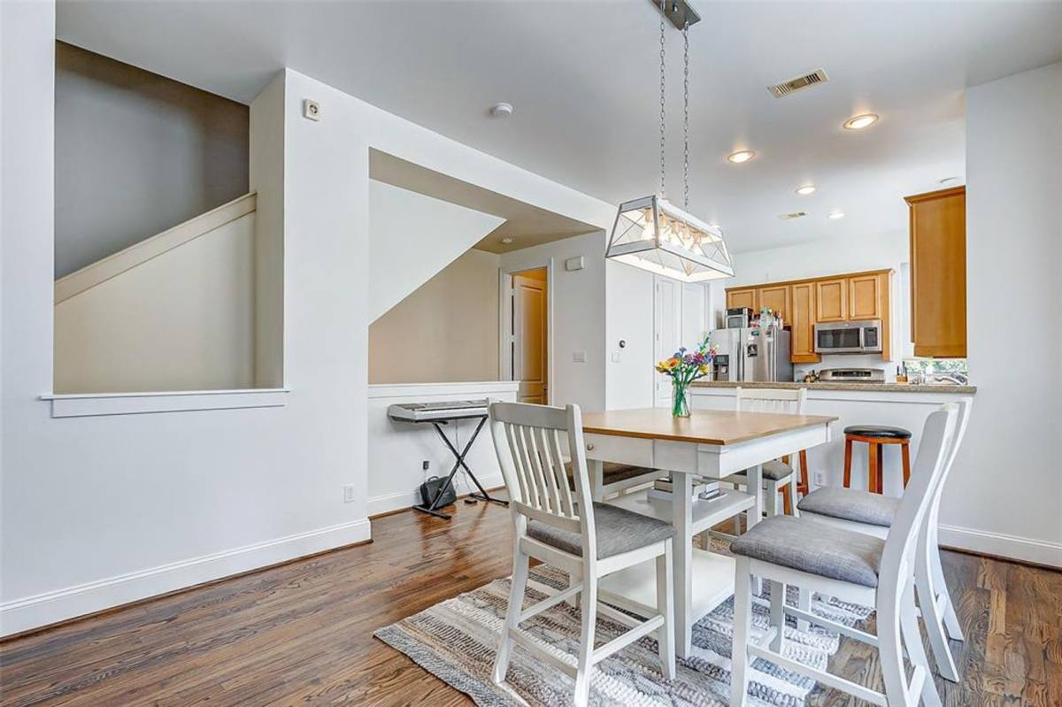 Townhouse for rent at 1922 Winter St, Houston, TX 77007