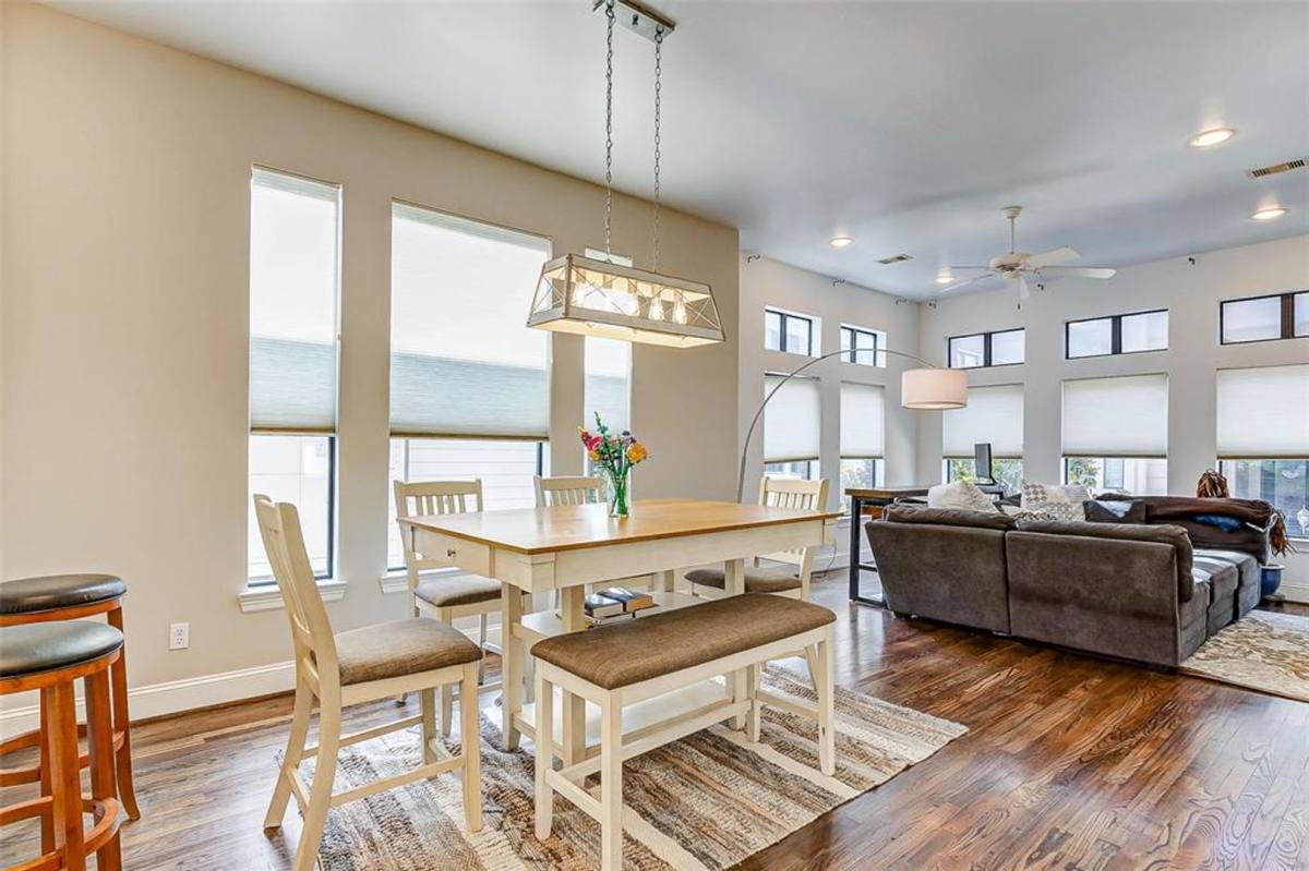 Townhouse for rent at 1922 Winter St, Houston, TX 77007