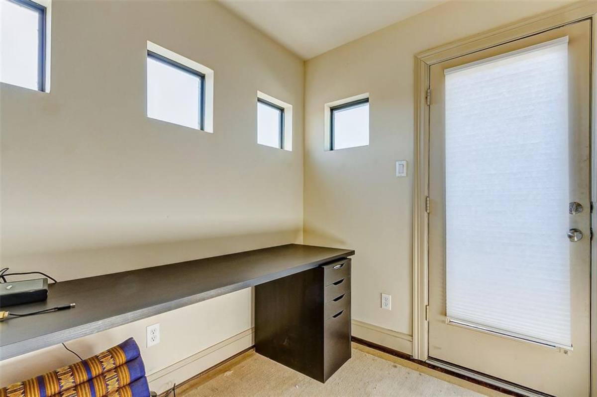 Townhouse for rent at 1922 Winter St, Houston, TX 77007