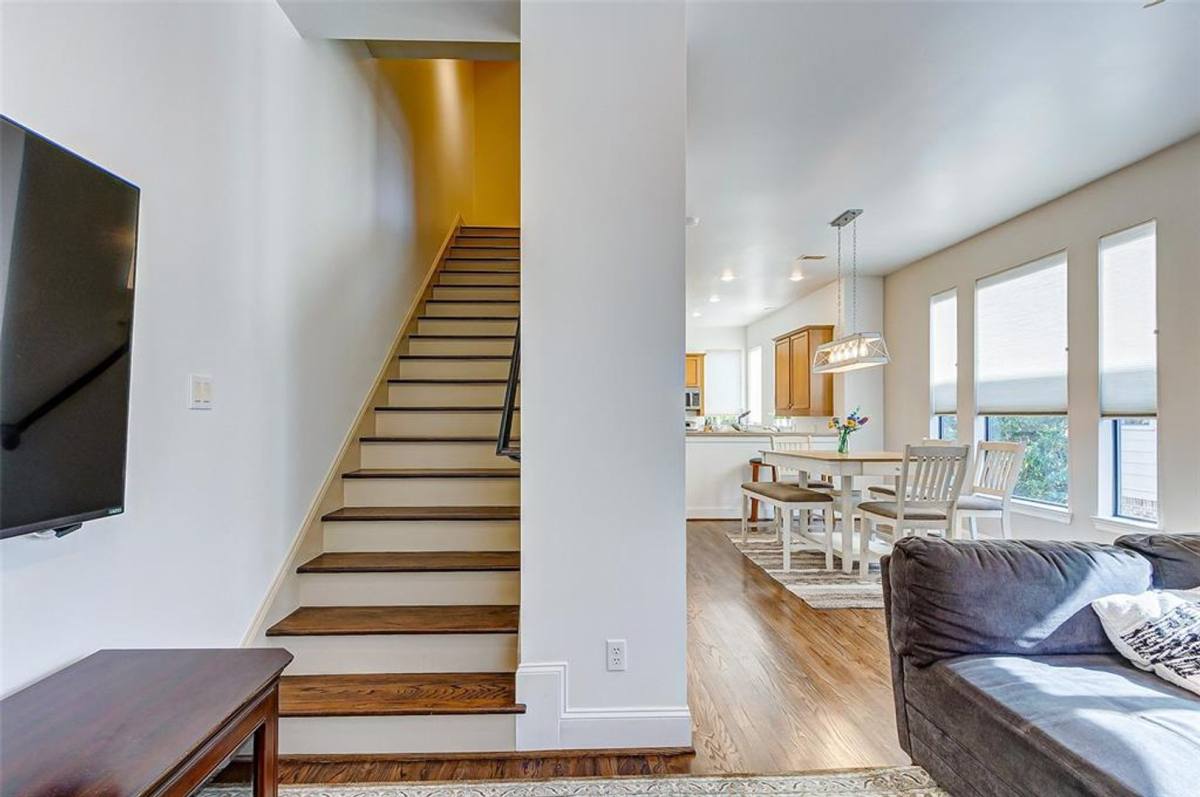 Townhouse for rent at 1922 Winter St, Houston, TX 77007