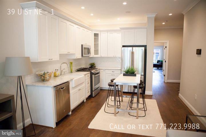 Townhouse for rent at 39 U St NE #1, Washington, DC 20002