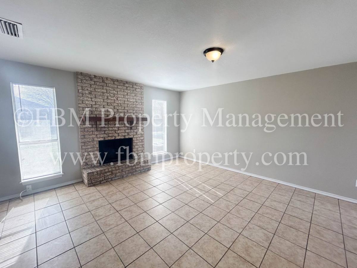 Apartment for rent at 1401 Old Bardwell Rd, Ennis, TX 75119