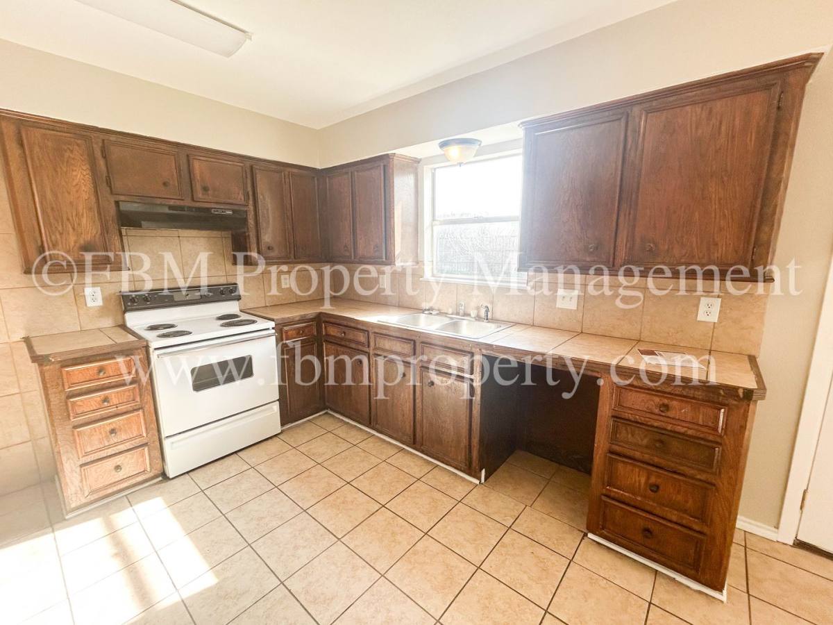 Apartment for rent at 1401 Old Bardwell Rd, Ennis, TX 75119
