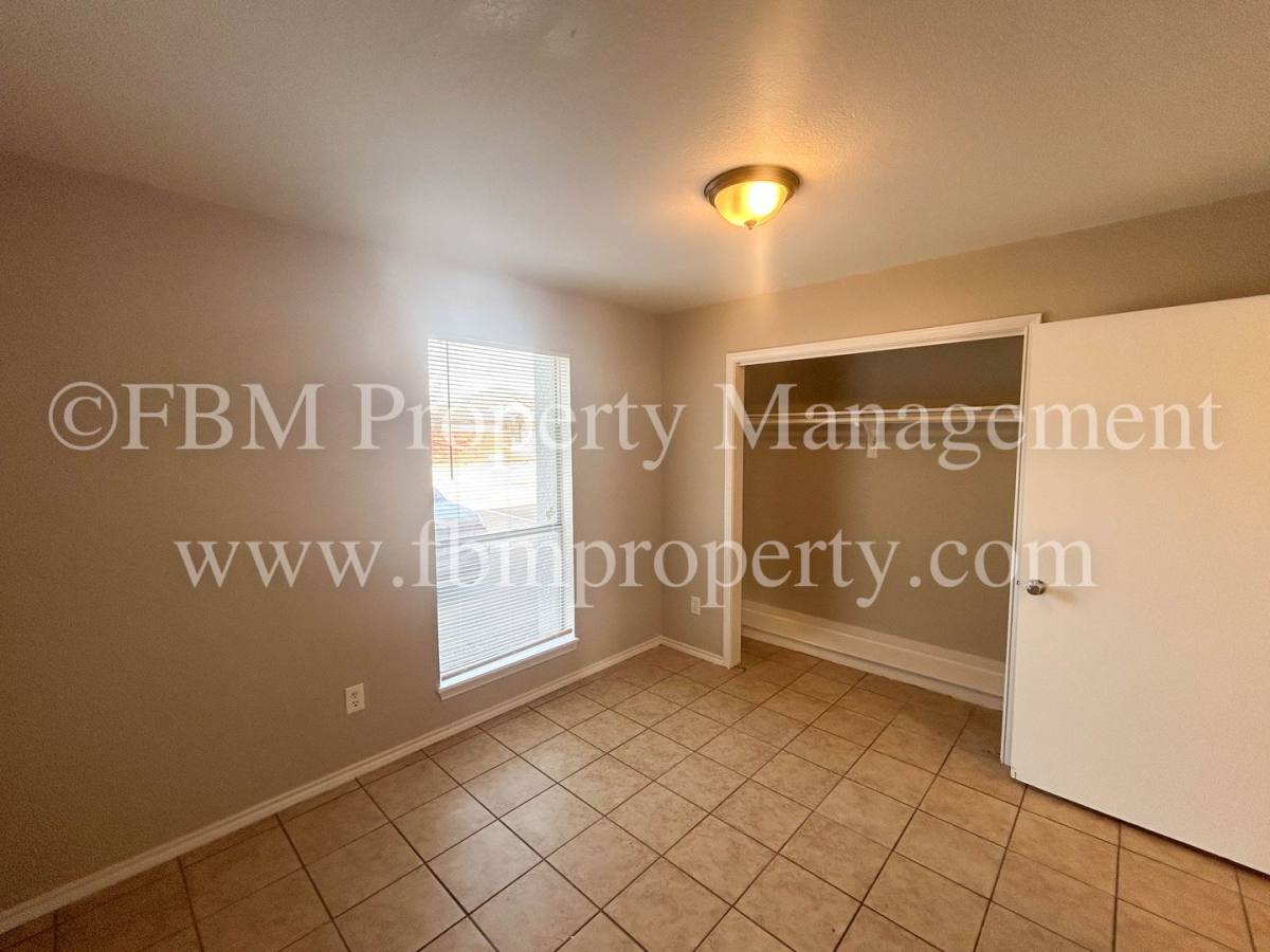 Apartment for rent at 1401 Old Bardwell Rd, Ennis, TX 75119